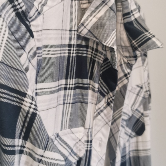 Ardene size small button-up shirt excellent condition! - Picture 2 of 3